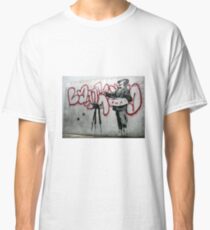 Banksy artist, Portobello Rd, London Classic T-Shirt