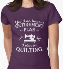 Quilters gift - Yes I do have a retirement plan, I plan on quilting Women's Fitted T-Shirt