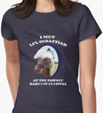 Li'l Sebastian T-Shirt Tailliertes T-Shirt für Frauen