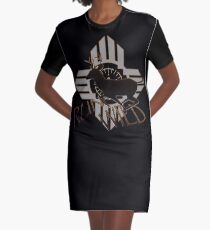 "RUN WILD" mit Running Buck Hirsch Silhouette & Tribal Sun. T-Shirt Kleid