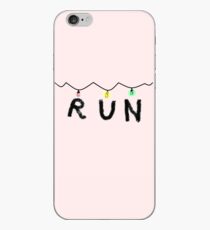 'Run' - Fremde Dinge Lichterketten iPhone-Hülle & Cover