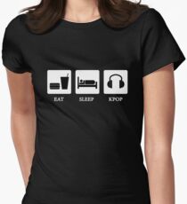 essen schlafen kpop Tailliertes T-Shirt