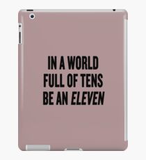 Vinilo o funda para iPad Cosas extrañas "En un mundo lleno de decenas, sé un once"