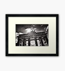 Brandenburg Gate (Brandenburg Gate) - Berlin Germany Framed Print