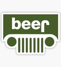 Pegatina Bebe cerveza en un camión o jeep.