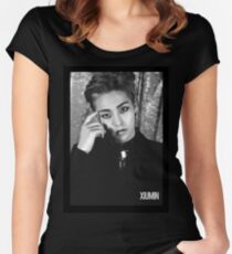 EXO Xiumin Tailliertes Rundhals-Shirt