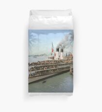 Sidewheeler Tashmoo leaving wharf in Detroit, ca 1901 Colorized Duvet Cover