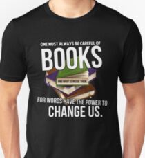 Camiseta ajustada Siempre ten cuidado con los libros