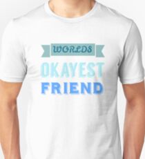 Worlds okayest friend - blue & white Unisex T-Shirt