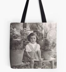 una bambina...in mezzo ai vasi di fiori .....Italy... 4300 VISUALIZZAZ.AGOSTO 2014 - &&&& VETRINA RB EXPLORE 12 SETTEMBRE 2012 !!!! Tote Bag