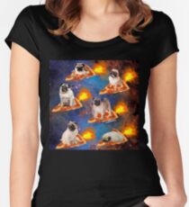 Camiseta entallada de cuello redondo Pugs en la pizza de Space Riding