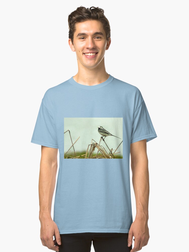 Alternate view of Pied Wagtail looking out... Classic T-Shirt
