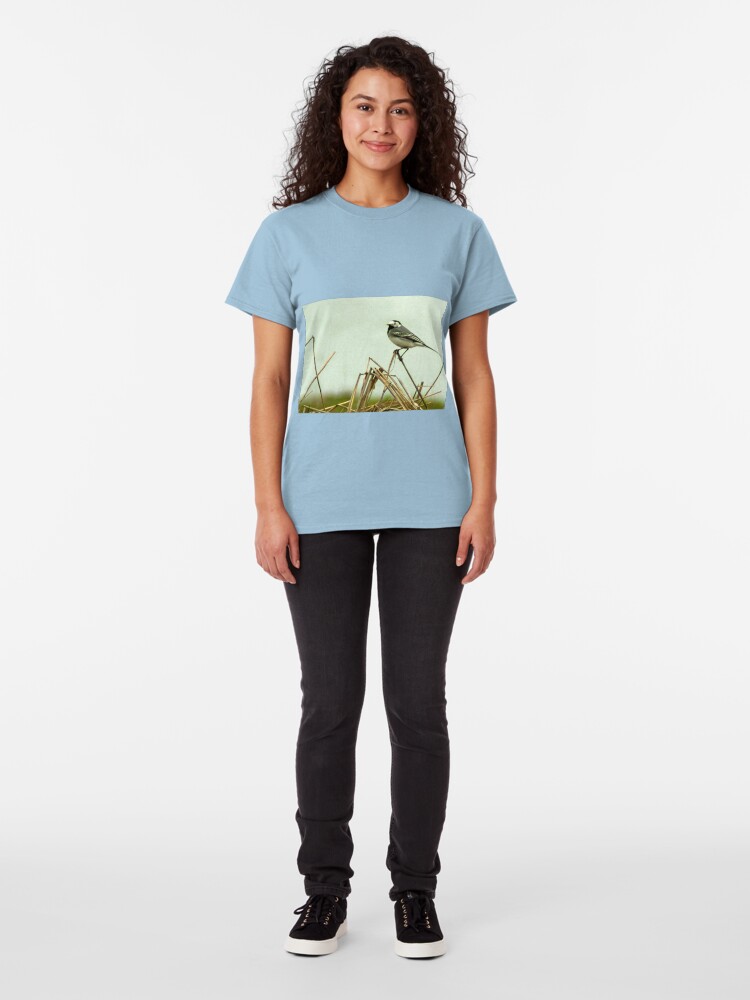 Alternate view of Pied Wagtail looking out... Classic T-Shirt