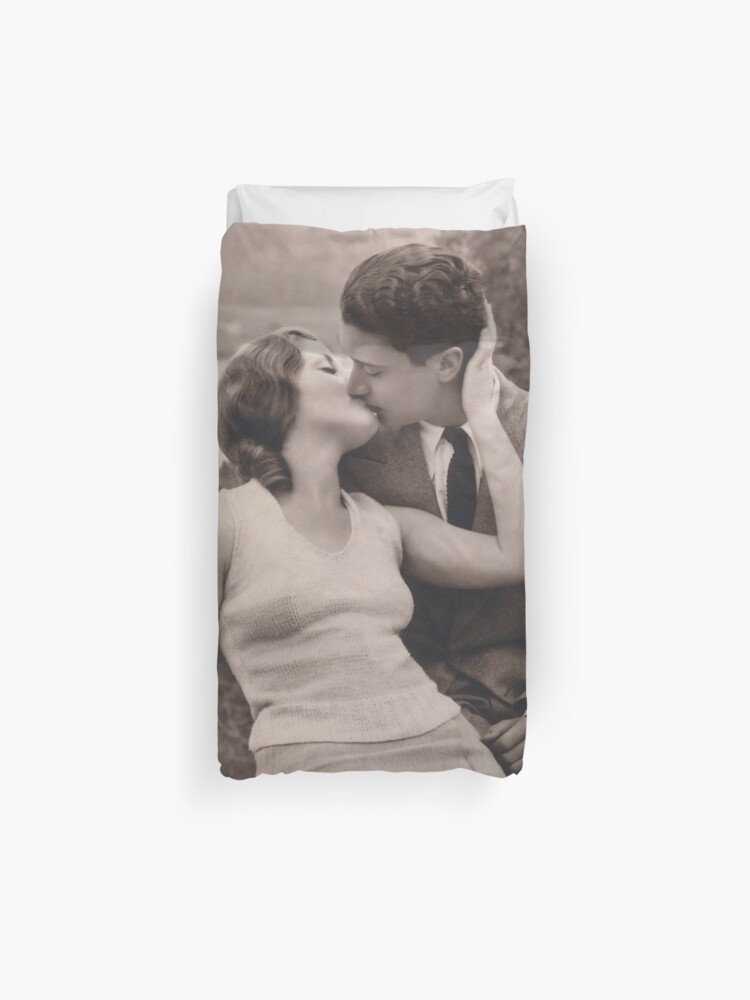 Vintage Romance Couple Kissing Duvet Cover By Highqualityanti