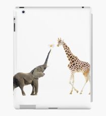 The giraffe and the elephant iPad-Hülle & Klebefolie