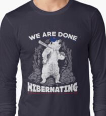 Camiseta de manga larga Chicago Cubs World Series Champs Bear Hibernating