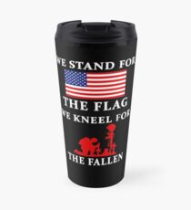 Taza de viaje Defendemos la bandera Nos arrodillamos por los caídos