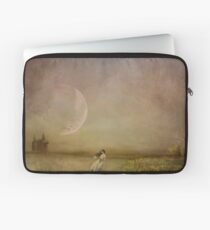 mon château est loin Laptop Sleeve