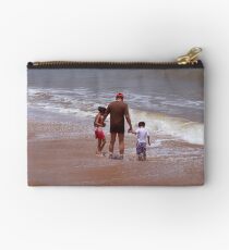 Where do my foot prints go ? Studio Pouch