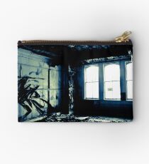 Watching the decay Studio Pouch