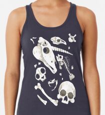 schwarze Schädel und Knochen - Wunderkammer Tanktop für Frauen