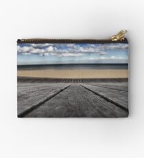 Hit the beach Studio Pouch