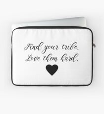 Finde deinen Stamm. Liebe sie hart. Laptoptasche