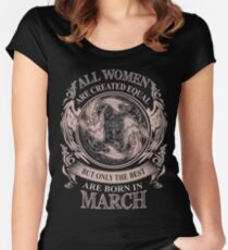 Camiseta entallada de cuello redondo Todas las mujeres son creadas iguales pero solo las mejores nacieron en marzo
