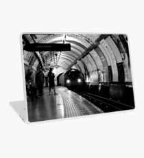 London - The Piccadilly Line, Earl's Court Laptop Skin