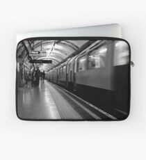 London - The Piccadilly Line Earl's Court 2 Laptop Sleeve