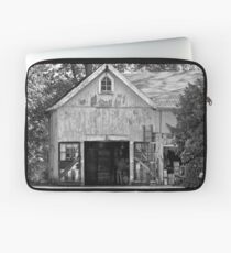 Country - Barn Country maintenance Laptop Sleeve