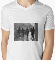 IRA gunmen in West Belfast Men's V-Neck T-Shirt