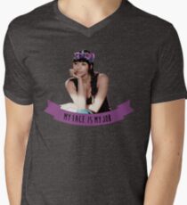 Cece | Mein Gesicht ist mein Job T-Shirt mit V-Ausschnitt