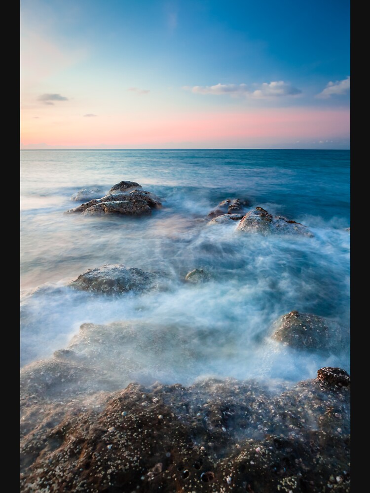 Waves and rocks long exposure by Juhku