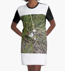 Schmetterling auf Müllers Schneenzian T-Shirt Kleid