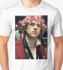 Camiseta ajustada Enjolras con una corona de flores