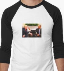 Obama gives Trump The Finger Men's Baseball ¾ T-Shirt