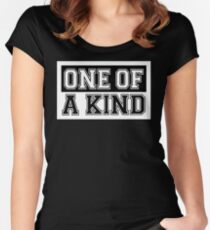 Camiseta entallada de cuello ancho ♥ ♫ One of A Kind - Reglas de BingBang GD ♪ ♥