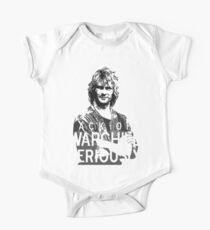 Zurück von Warchild - ERNST (dunkel) Kurzärmeliger Einteiler