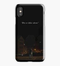 Du er ikke alene iPhone Case