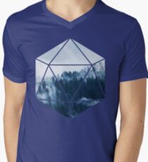 D20 - Neblige Baumkronen T-Shirt mit V-Ausschnitt