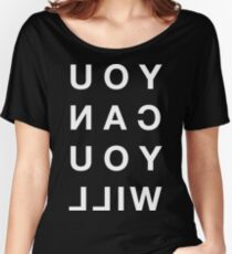 SIE KÖNNEN SIE alle Kappen weißer Text - großer Druck Loose Fit T-Shirt
