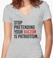 Hör auf zu tun, als sei dein Rassismus Patriotismus Tailliertes T-Shirt mit V-Ausschnitt