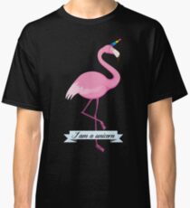 un flamant rose déguisé en licorne Classic T-Shirt