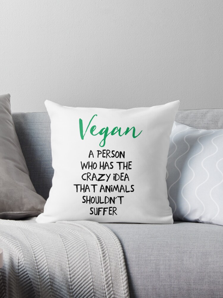 Coussin Une Personne Qui A L Idee Folle Que Les Animaux Ne Devraient Pas Souffrir De Citation Vegetalienne Par Deificusart Redbubble