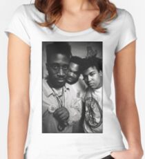 Camiseta entallada de cuello ancho De La Soul