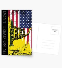 Amerikanische Gadsden-Flagge getragen Postkarten