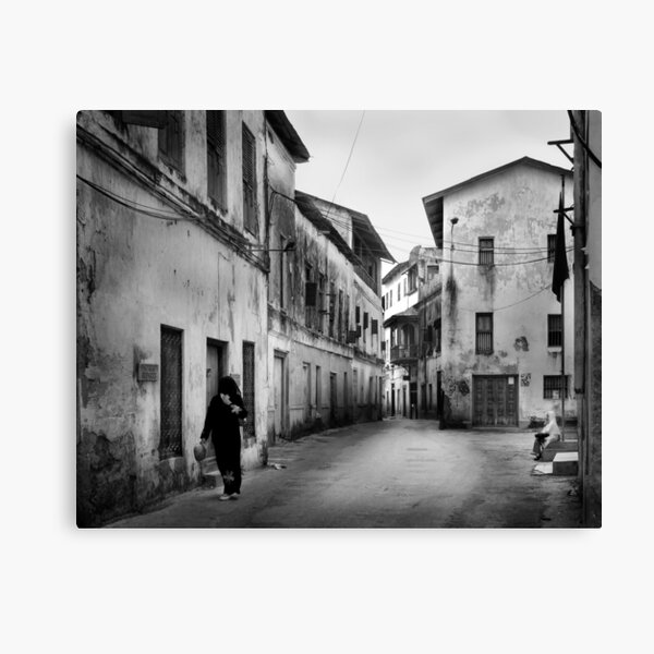 Veiled walker Canvas Print