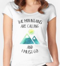 Camiseta entallada de cuello redondo Las montañas están llamando y debo ir a la acuarela verde