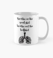 Atme die gute Scheiße aus Atme den Schwachsinn aus Quote Tasse (Standard)